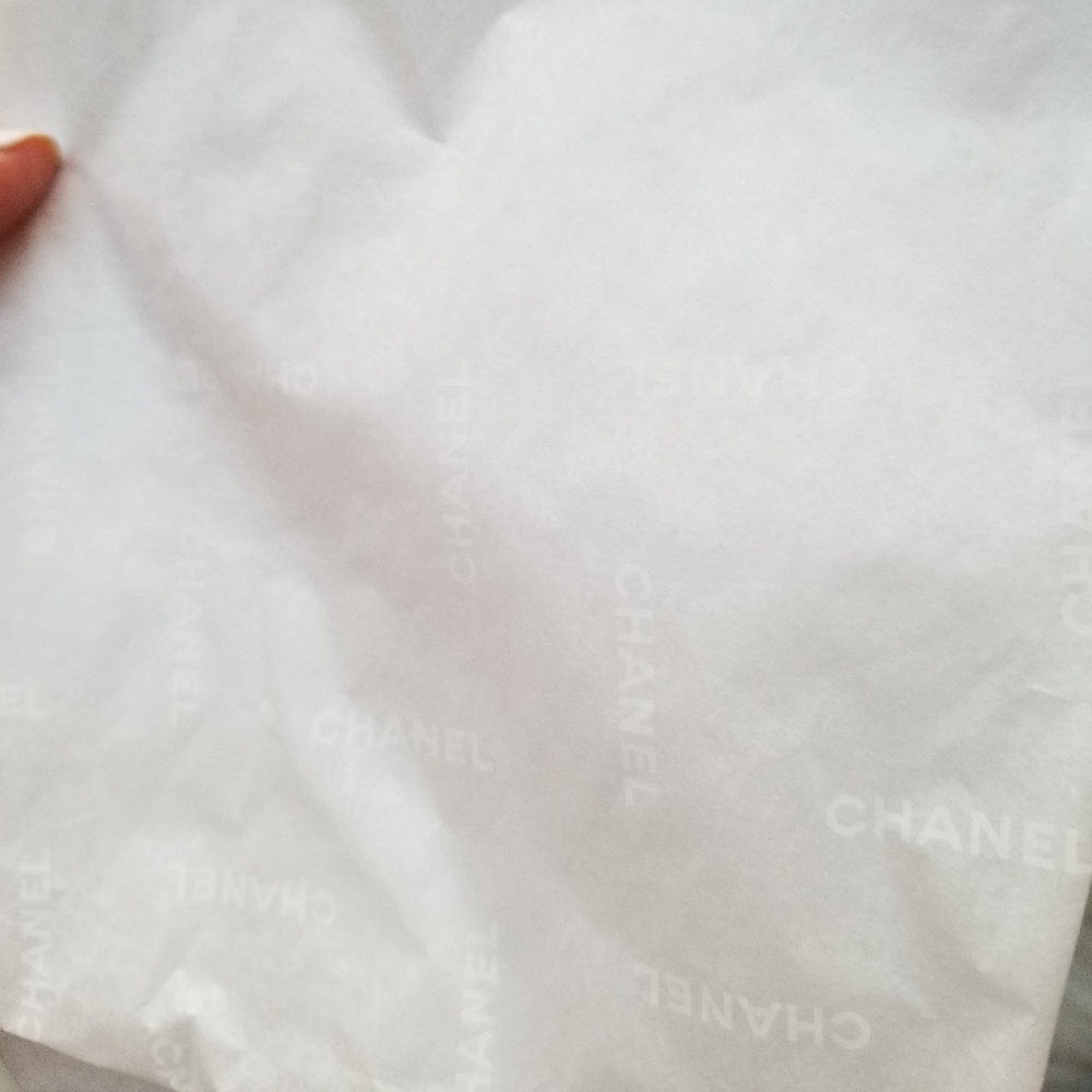 Chanel Beauty White Small Shopping Bag Packaging - Picture 7 of 8